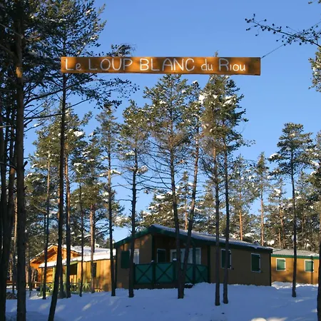 Parc Résidentiel De Loisir : Le Loup Blanc Du Riou